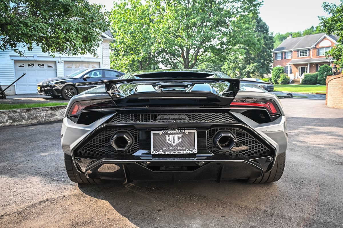 Used 2024 Lamborghini Huracan Tecnica RWD image 8