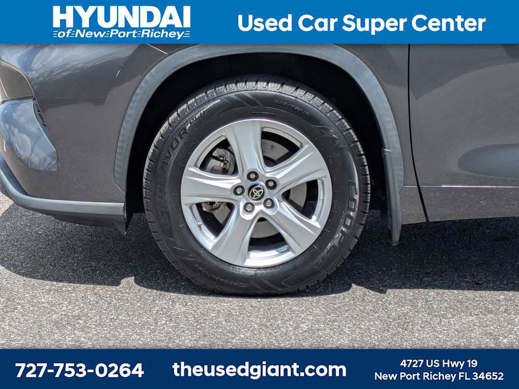 Used 2021 Toyota Highlander LE image 10