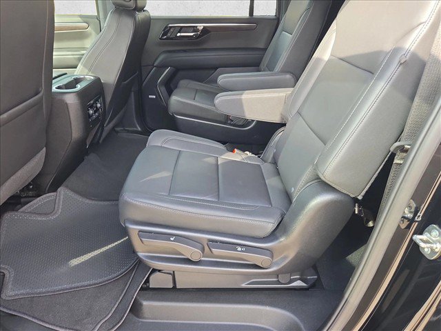 Used 2026 Chevrolet Suburban LT w/ Comfort Package RWD image 18