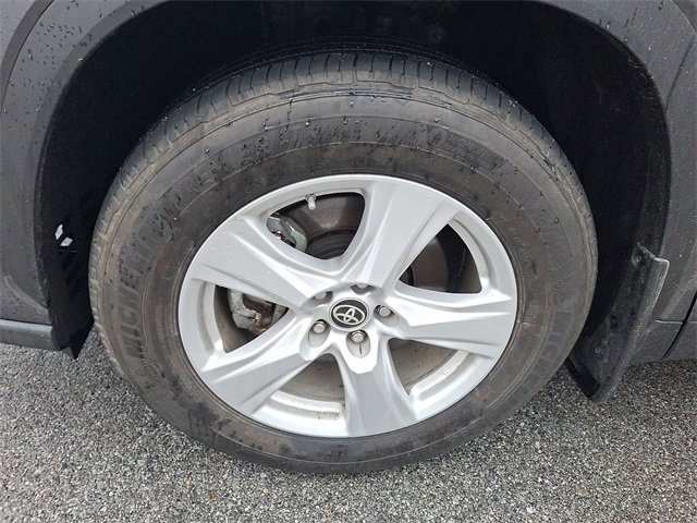 Used 2023 Toyota Highlander LE image 4