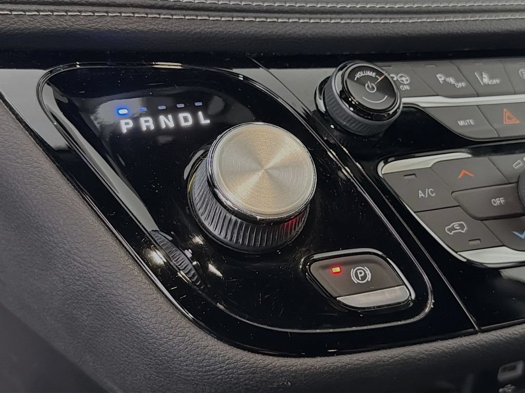 Used 2019 Chrysler Pacifica Limited w/ Advanced Safetytec Group FWD image 18