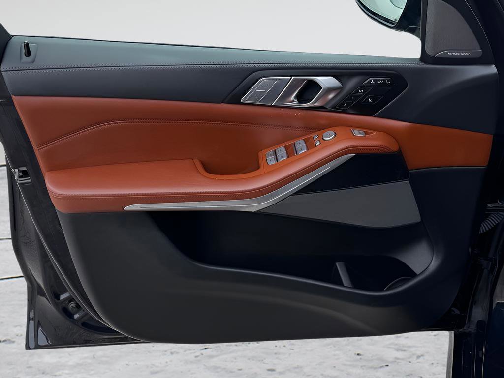 Used 2022 BMW X7 M50i AWD/4WD image 16