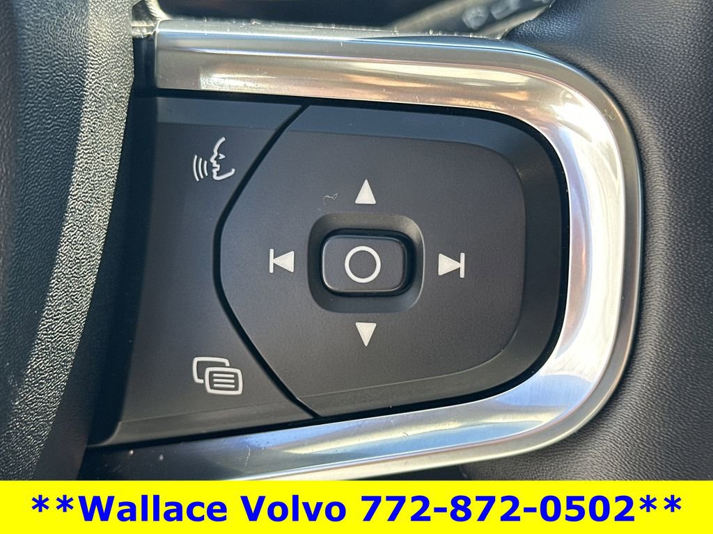 Used 2025 Volvo XC40 B5 Core image 27