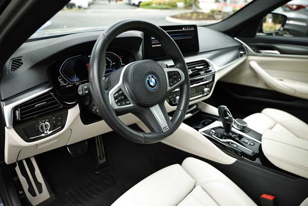 Used 2023 BMW 530e xDrive w/ M Sport Package AWD/4WD image 17