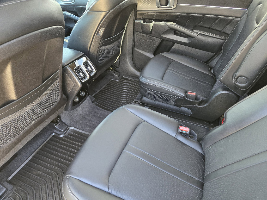 Certified 2023 Kia Sorento SX image 30