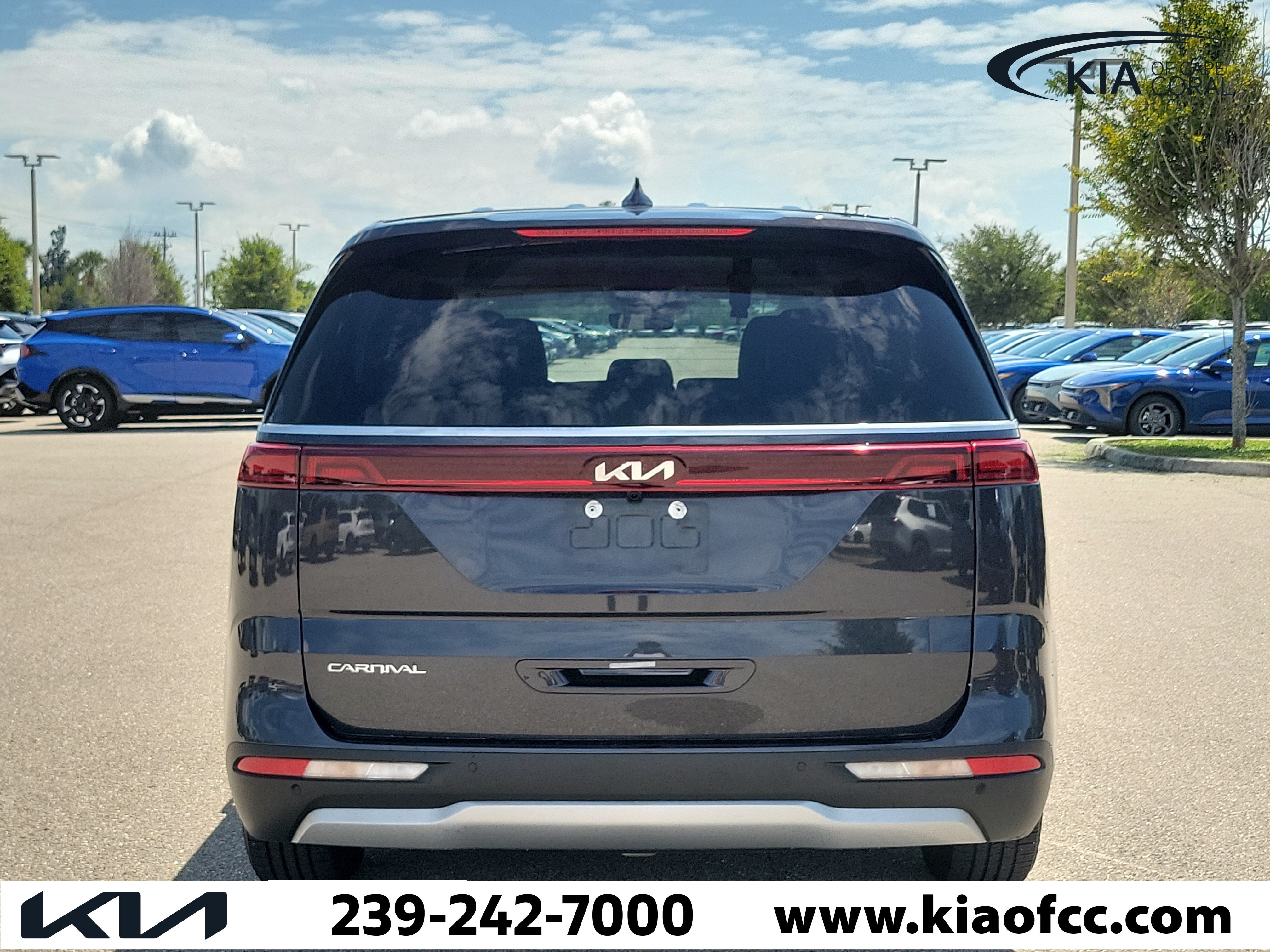 Certified 2023 Kia Carnival EX FWD image 5