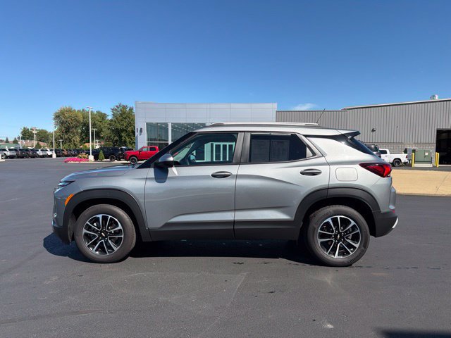 Used 2024 Chevrolet TrailBlazer LT w/ LT Cold Weather Package FWD image 4