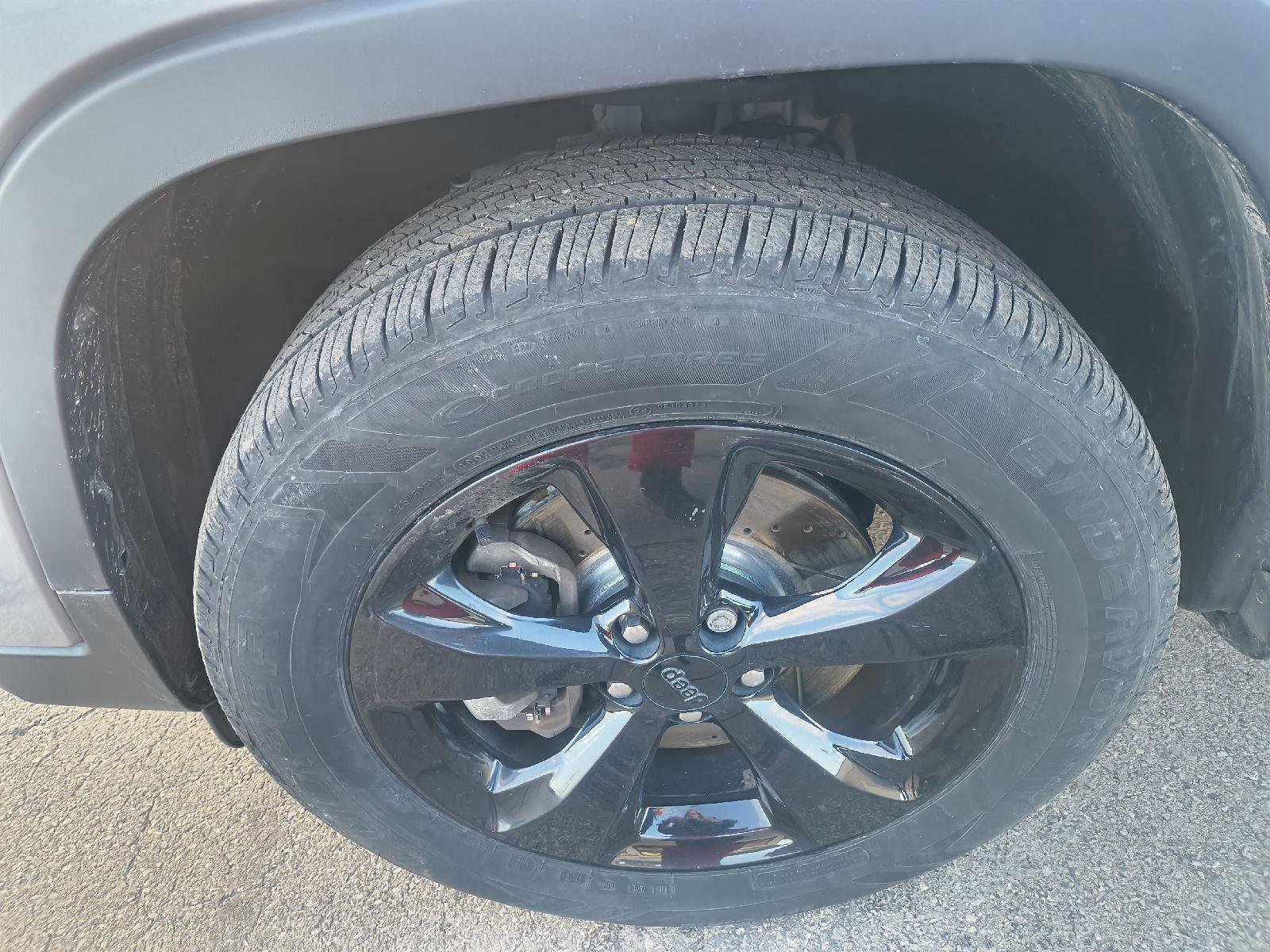 Used 2020 Jeep Cherokee Latitude Plus image 34