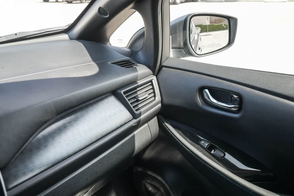Used 2020 Nissan Leaf SV w/ SV Technology Package FWD image 23