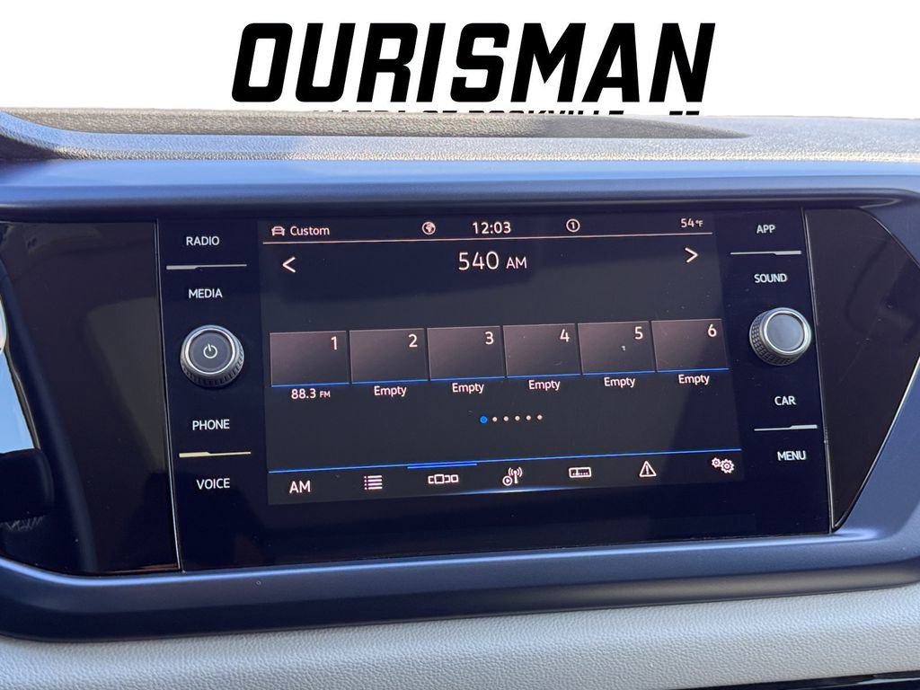 Used 2023 Volkswagen Taos SE w/ Panoramic Sunroof Package image 14