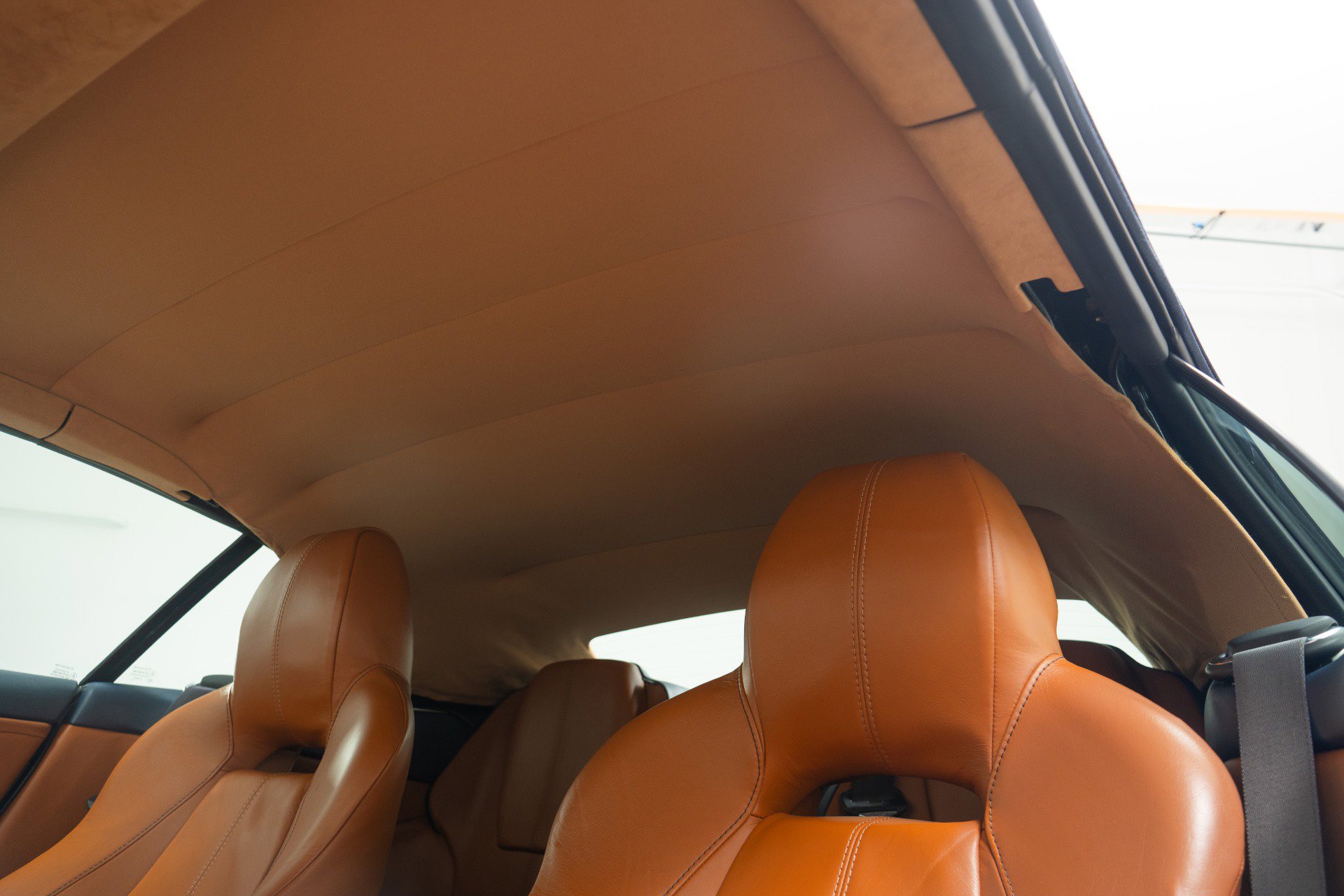 Used 2011 Aston Martin DB9 Volante RWD image 43