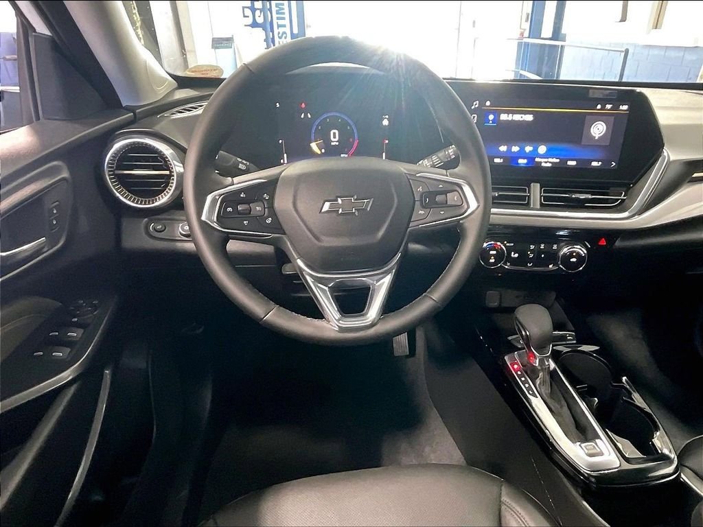 Used 2025 Chevrolet Trax ACTIV w/ Driver Confidence Package FWD image 18