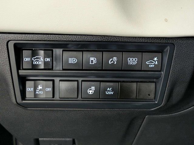 Used 2025 Toyota Sequoia Capstone AWD/4WD image 24