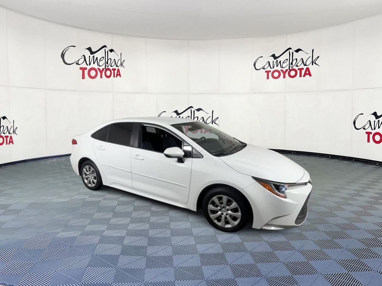 Used 2021 Toyota Corolla LE w/ Carpet Mat Package (TMS) FWD image 2