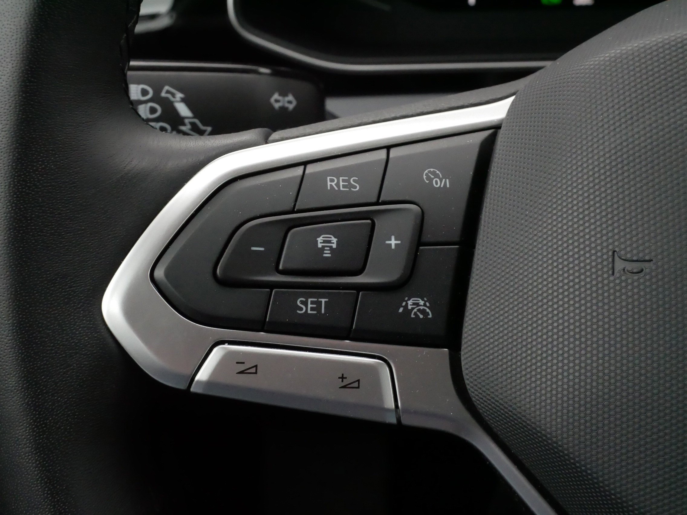 Certified 2025 Volkswagen Jetta SEL image 26