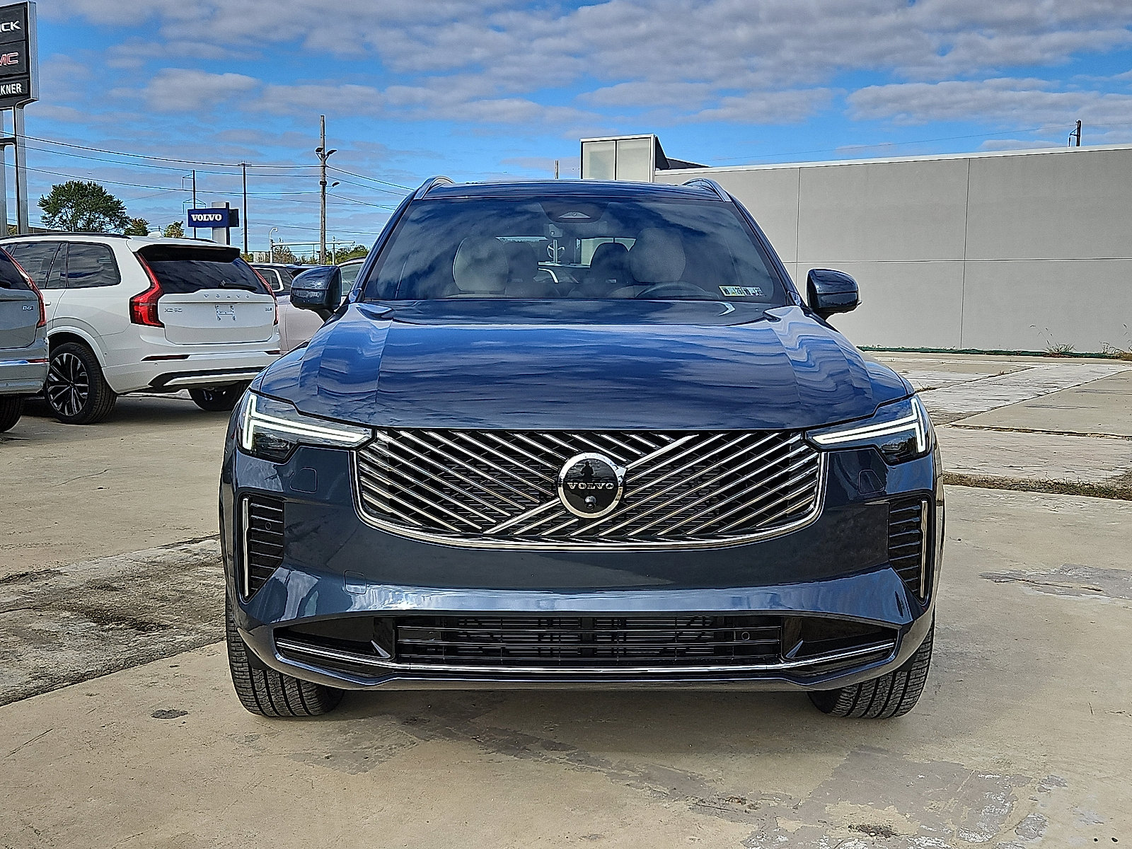 New 2026 Volvo XC90 B6 Ultra w/ Lounge Package image 2