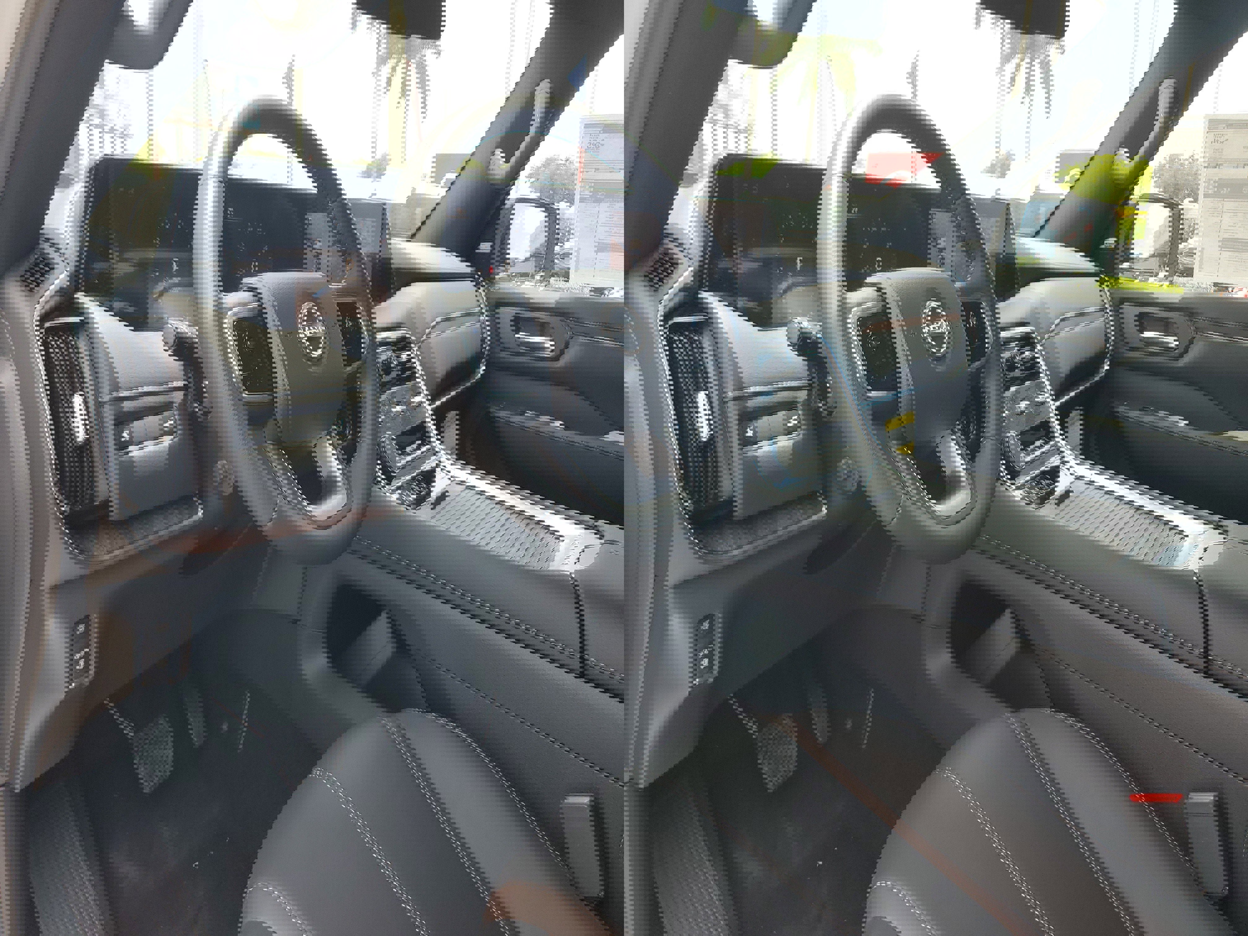 New 2025 Nissan Armada SL w/ Captain's Chari Seat Package image 9