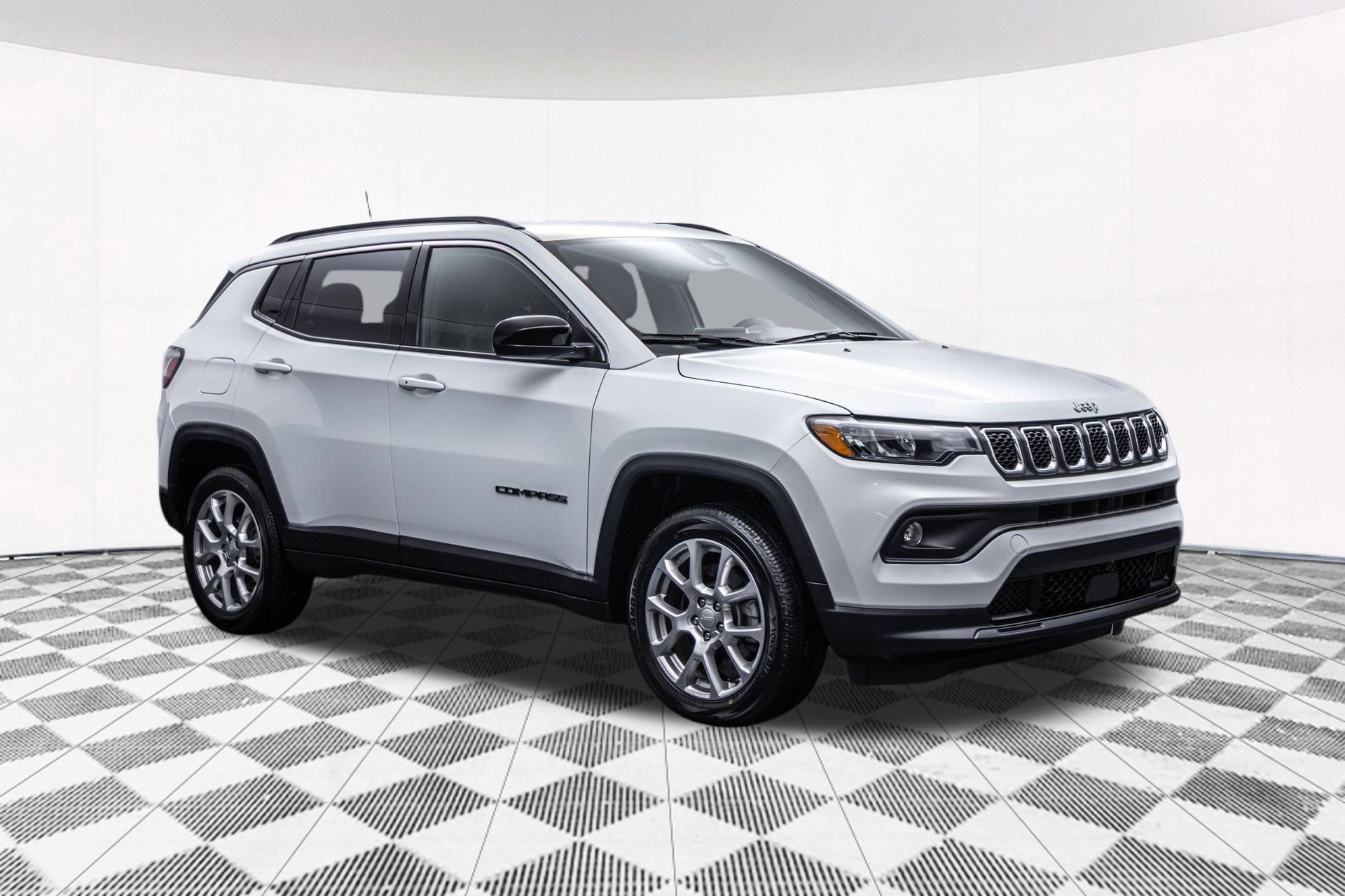 Used 2023 Jeep Compass Latitude AWD/4WD image 14