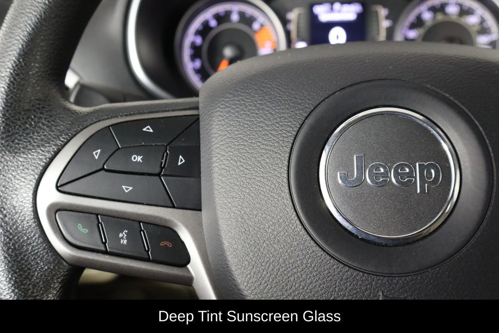 Used 2019 Jeep Cherokee Latitude w/ Popular Appearance Group AWD/4WD image 8