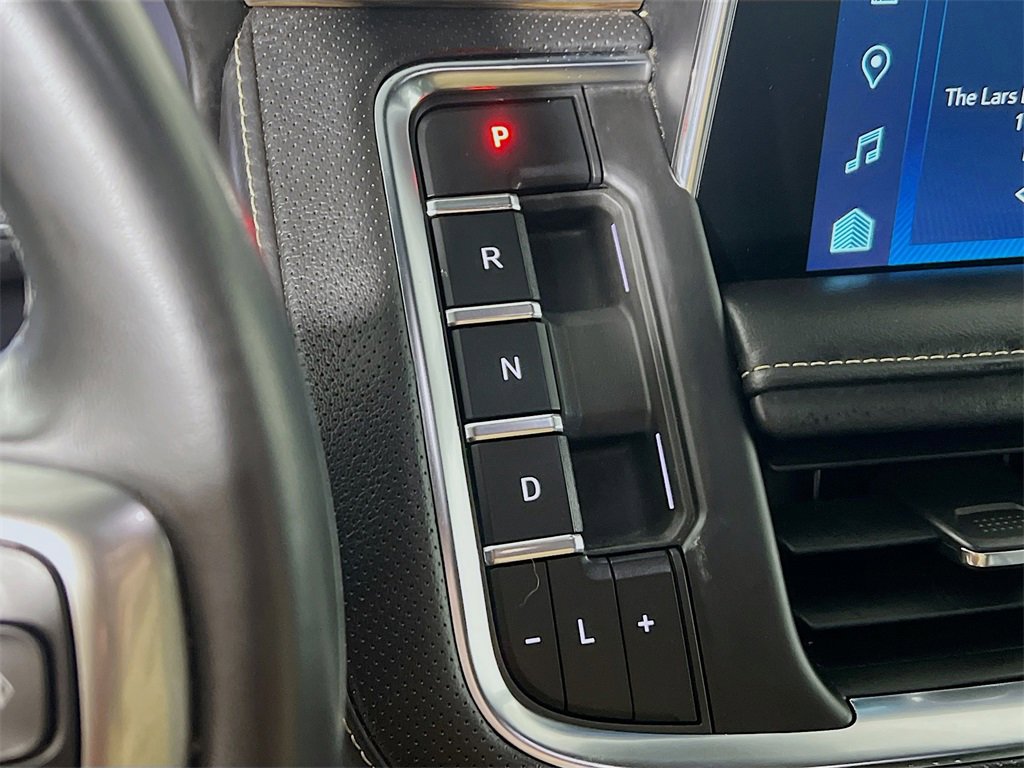 Used 2023 Chevrolet Suburban Premier image 16