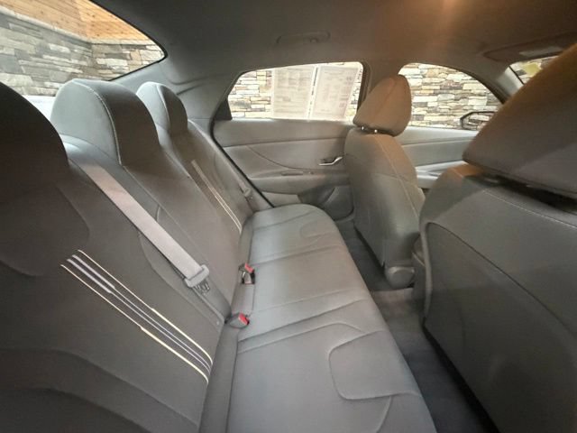 Used 2023 Hyundai Elantra SEL w/ Preferred Accessory Package FWD image 32