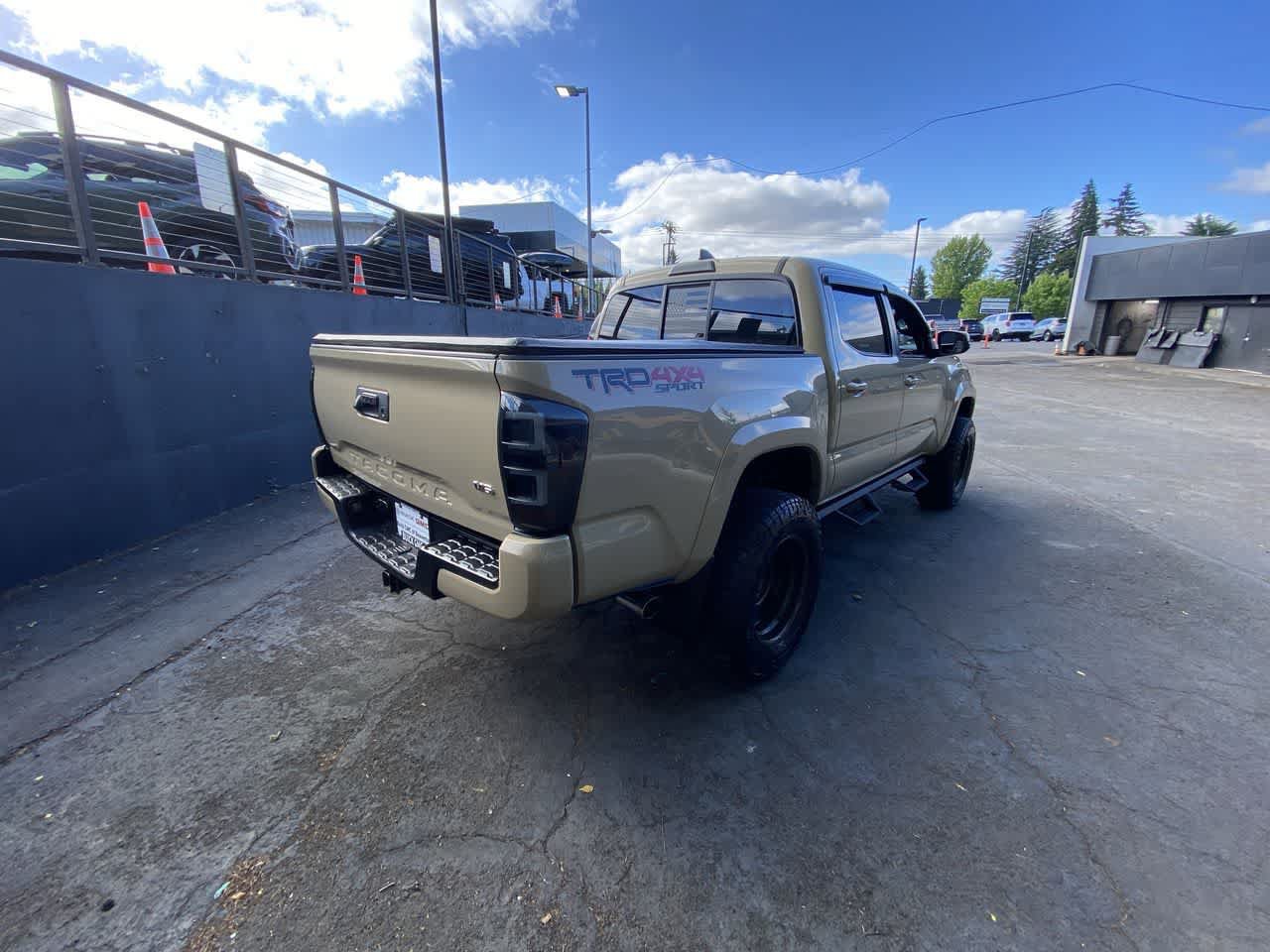 Used 2016 Toyota Tacoma TRD Sport w/ Towing Package AWD/4WD image 6
