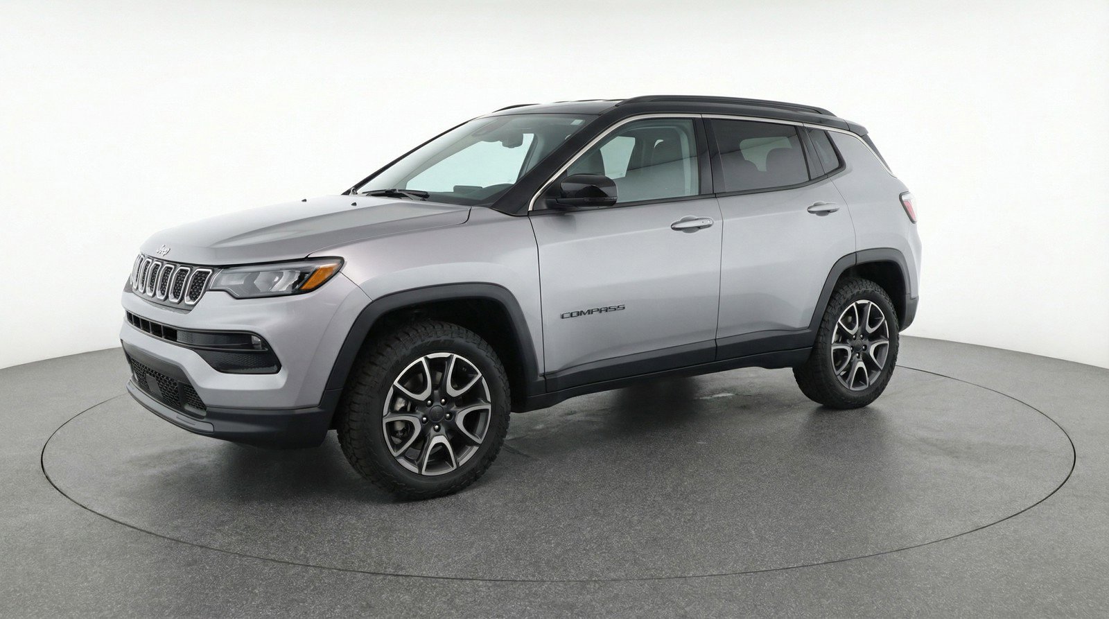 Used 2025 Jeep Compass Trailhawk image 3