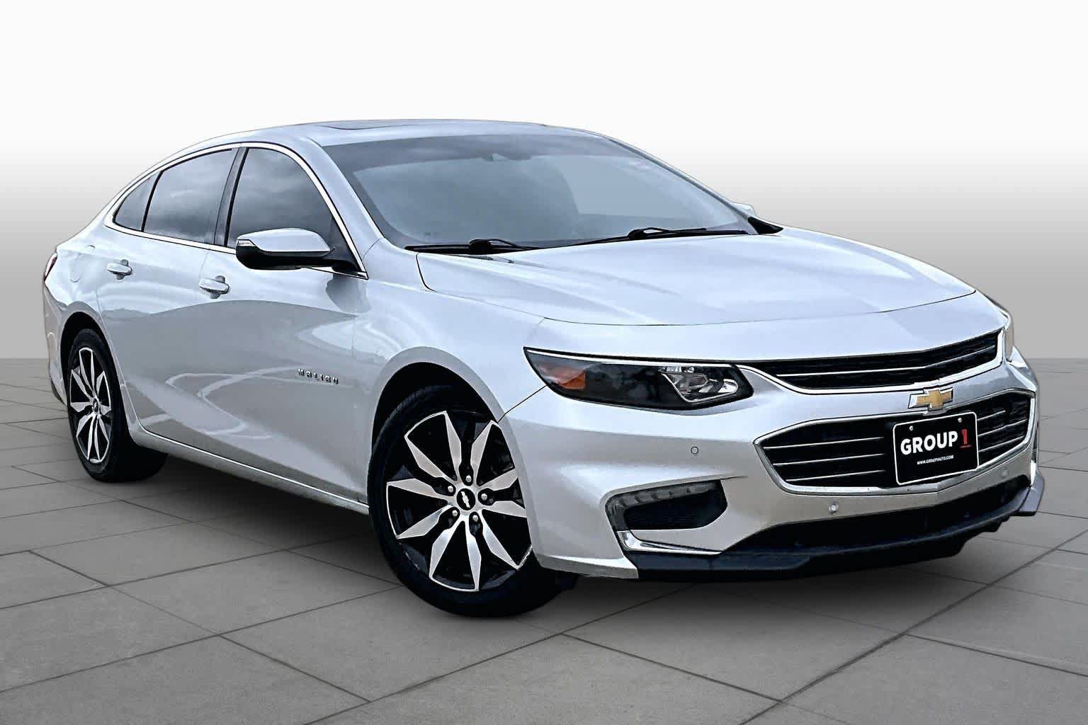 Used 2017 Chevrolet Malibu LT w/ Leather Package FWD image 3