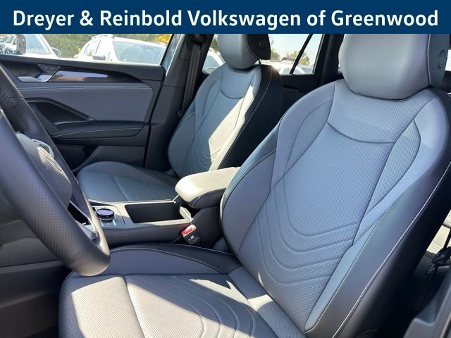 New 2025 Volkswagen Tiguan SE R-Line image 30
