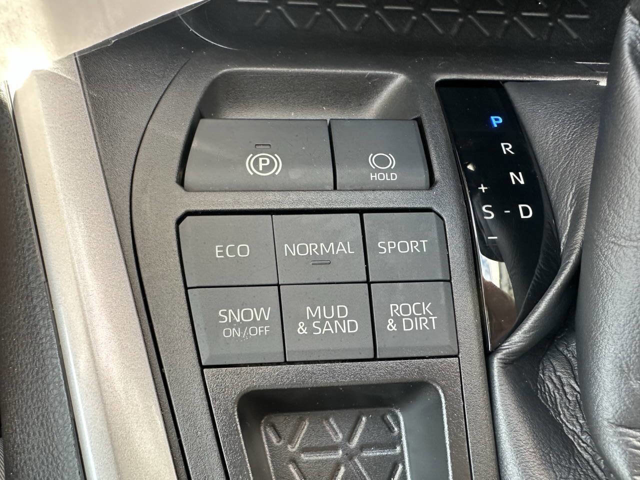 Used 2021 Toyota RAV4 XLE w/ Convenience Package image 20