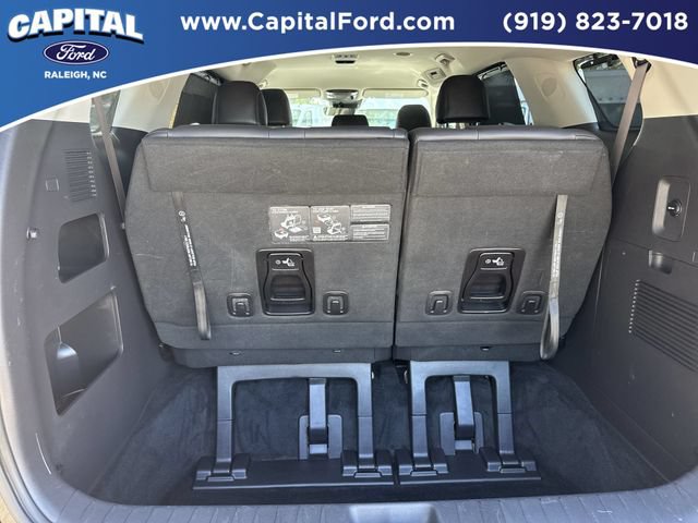 Used 2024 Kia Carnival EX FWD image 16