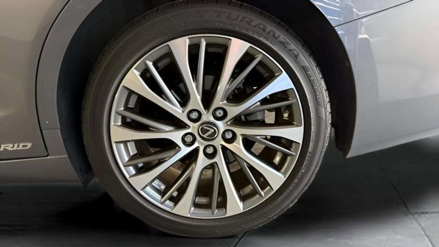 Used 2019 Lexus ES 300h image 36