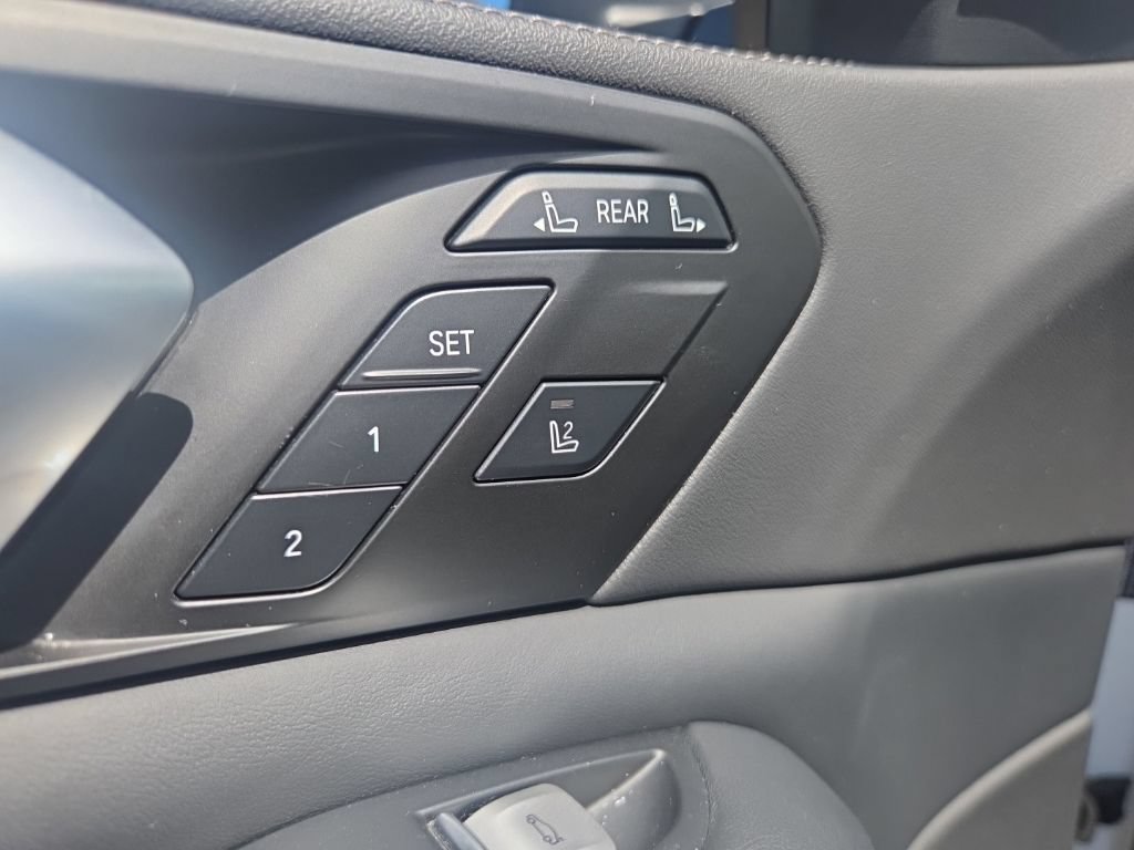 Used 2023 BMW X7 xDrive40i AWD/4WD image 32
