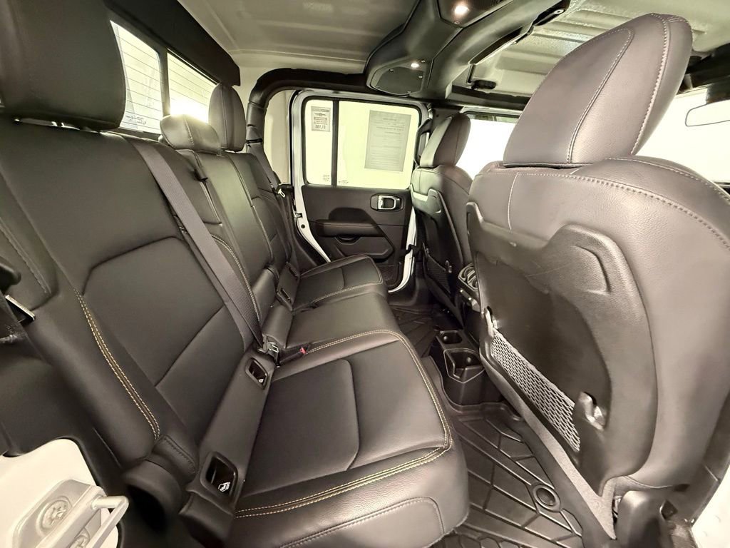 Used 2025 Jeep Gladiator Sport AWD/4WD image 17