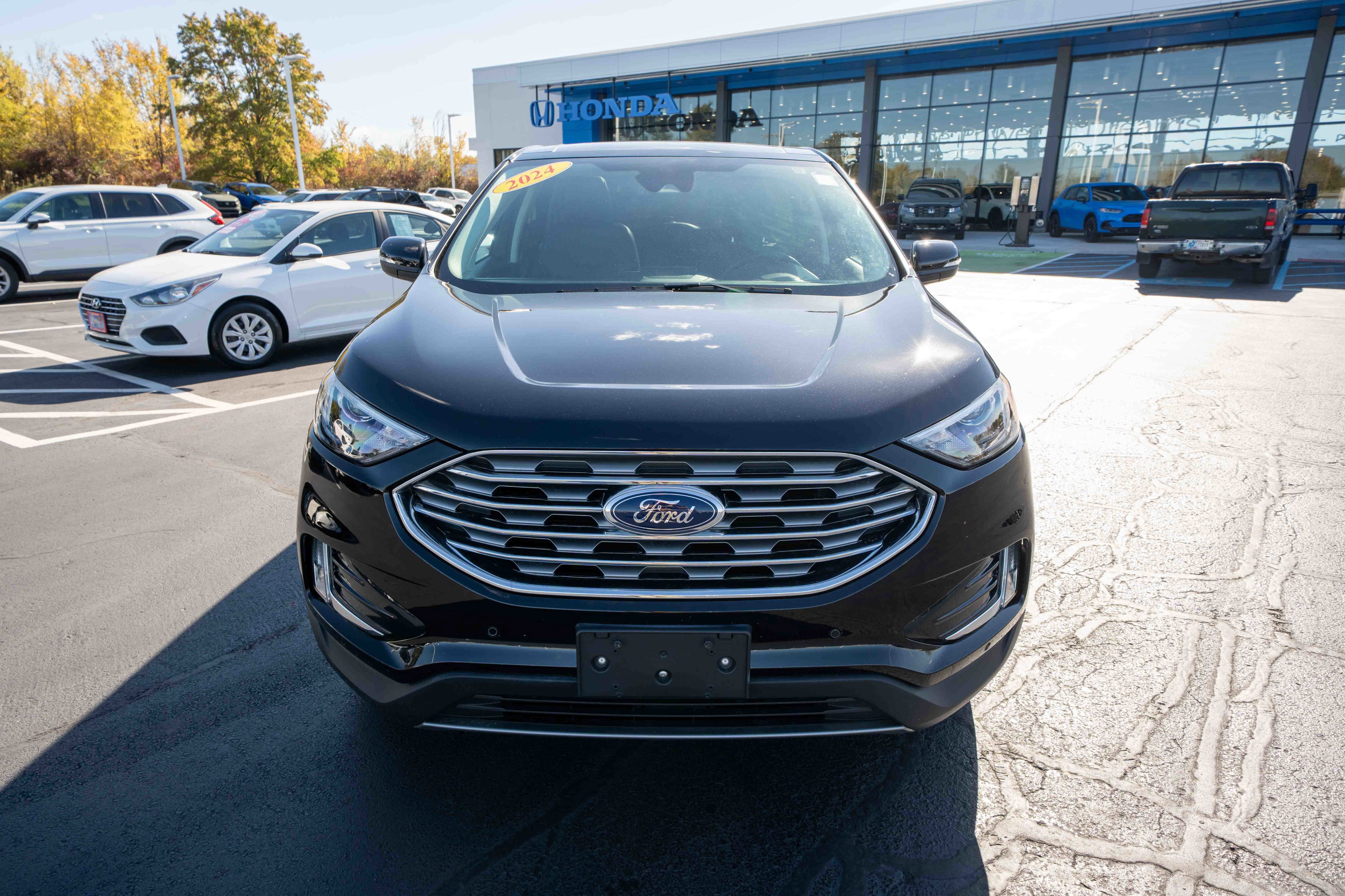 Used 2024 Ford Edge Titanium image 2