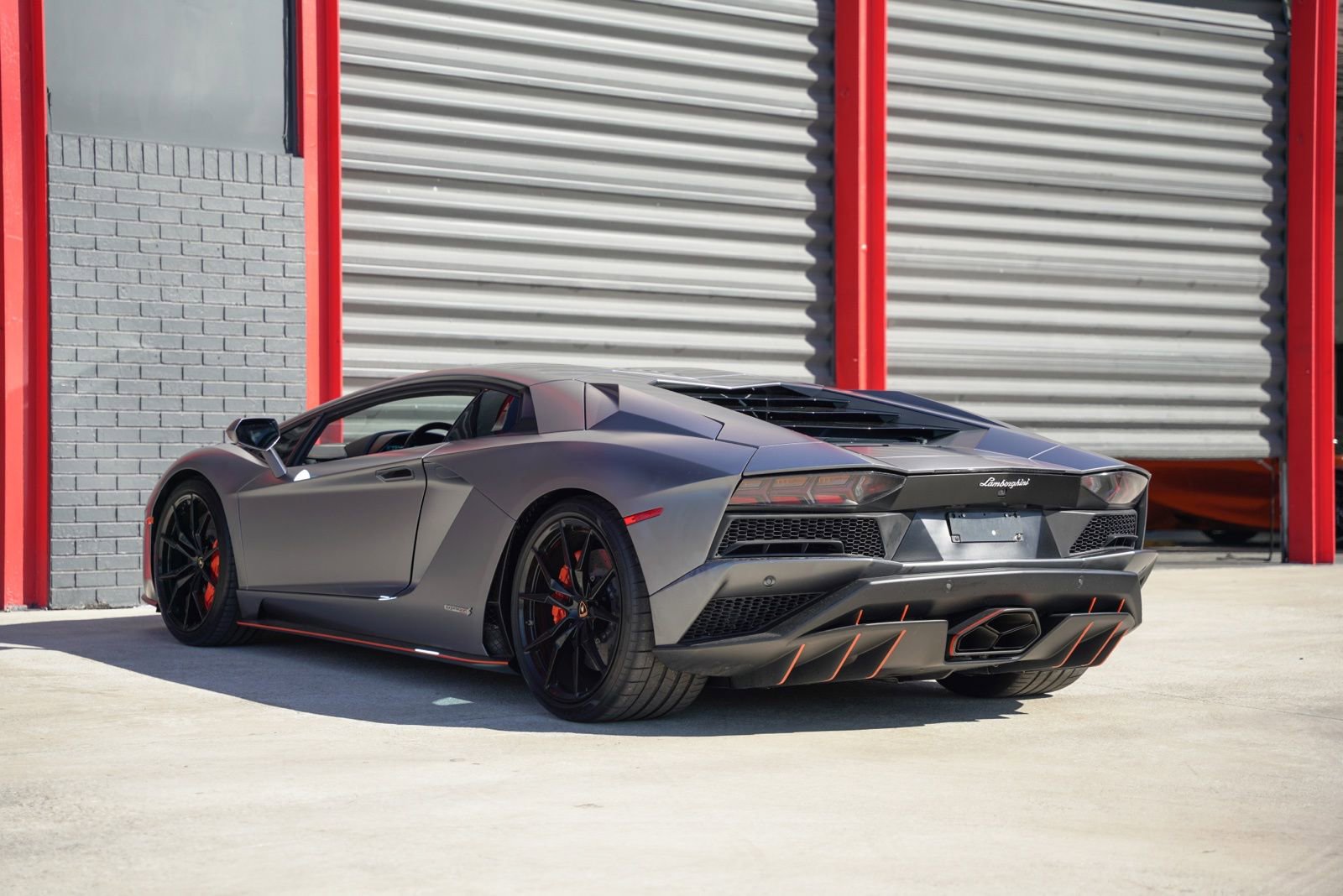 Used 2017 Lamborghini Aventador S image 7