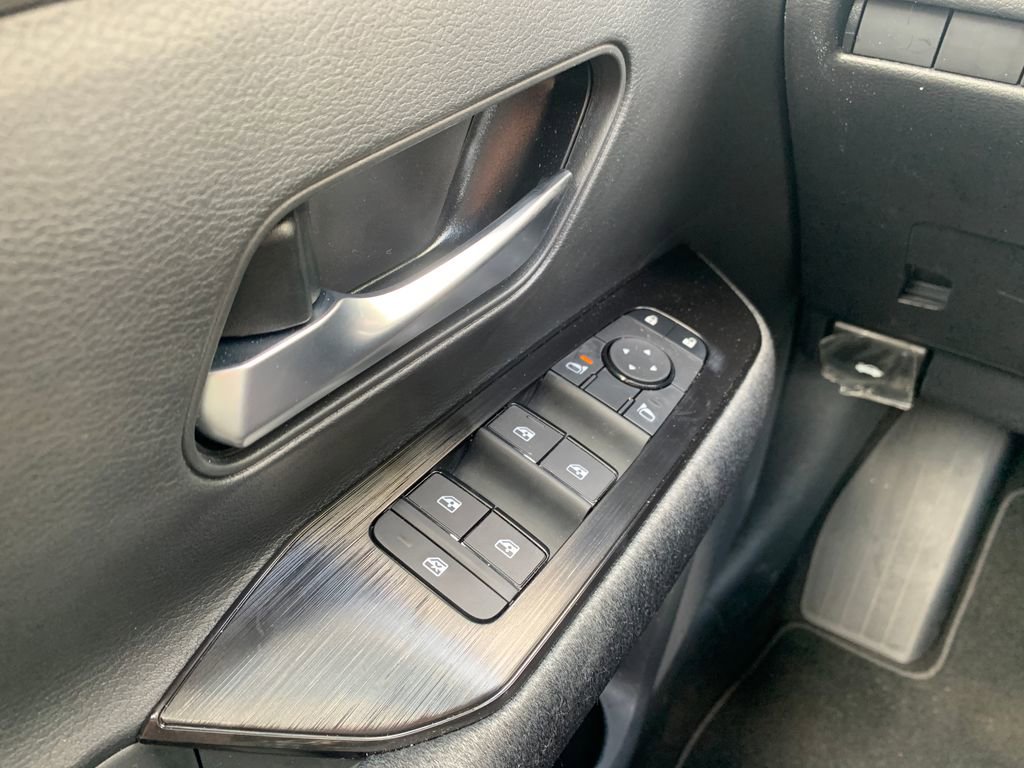 New 2026 Nissan Kicks SV w/ Charging Package FWD image 17