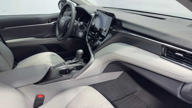 Used 2023 Toyota Camry SE FWD image 11