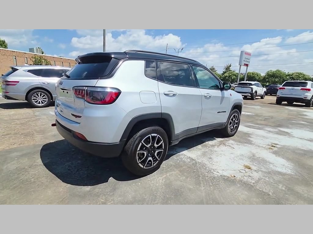 Used 2024 Jeep Compass Trailhawk AWD/4WD image 38
