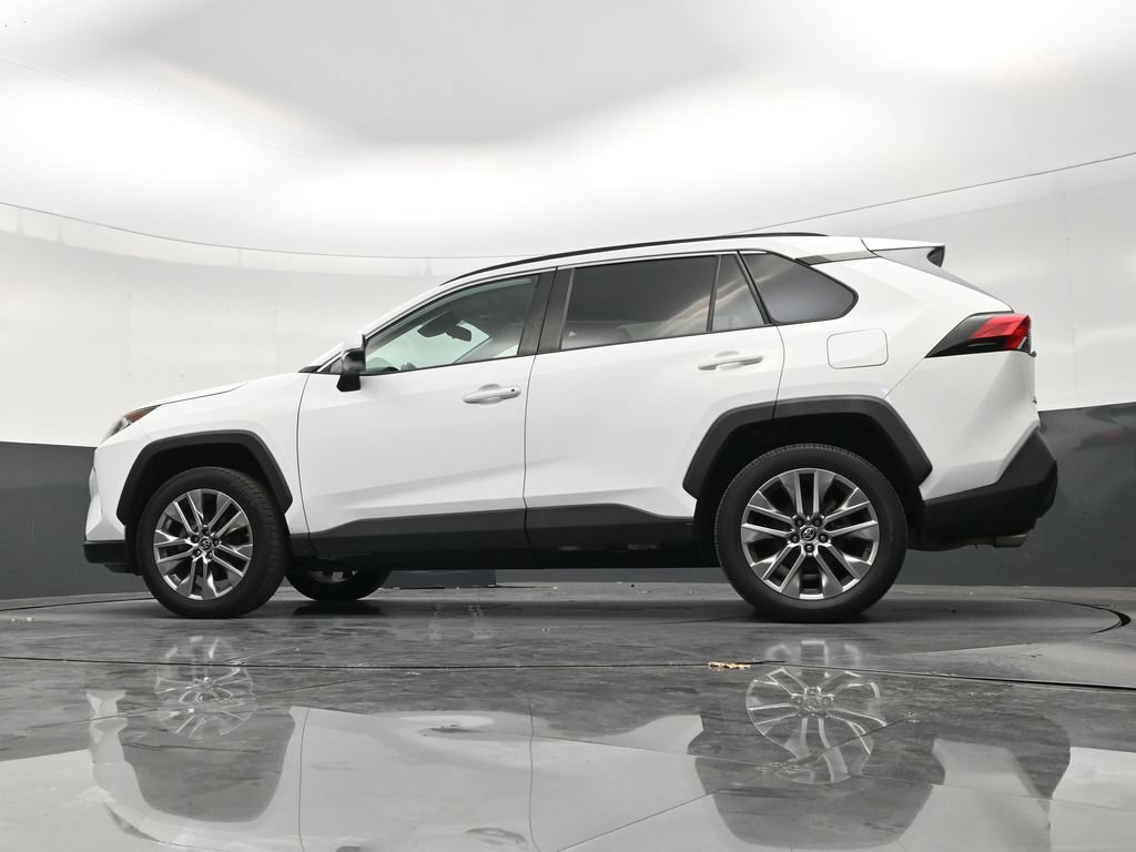 Used 2019 Toyota RAV4 XLE Premium FWD image 21