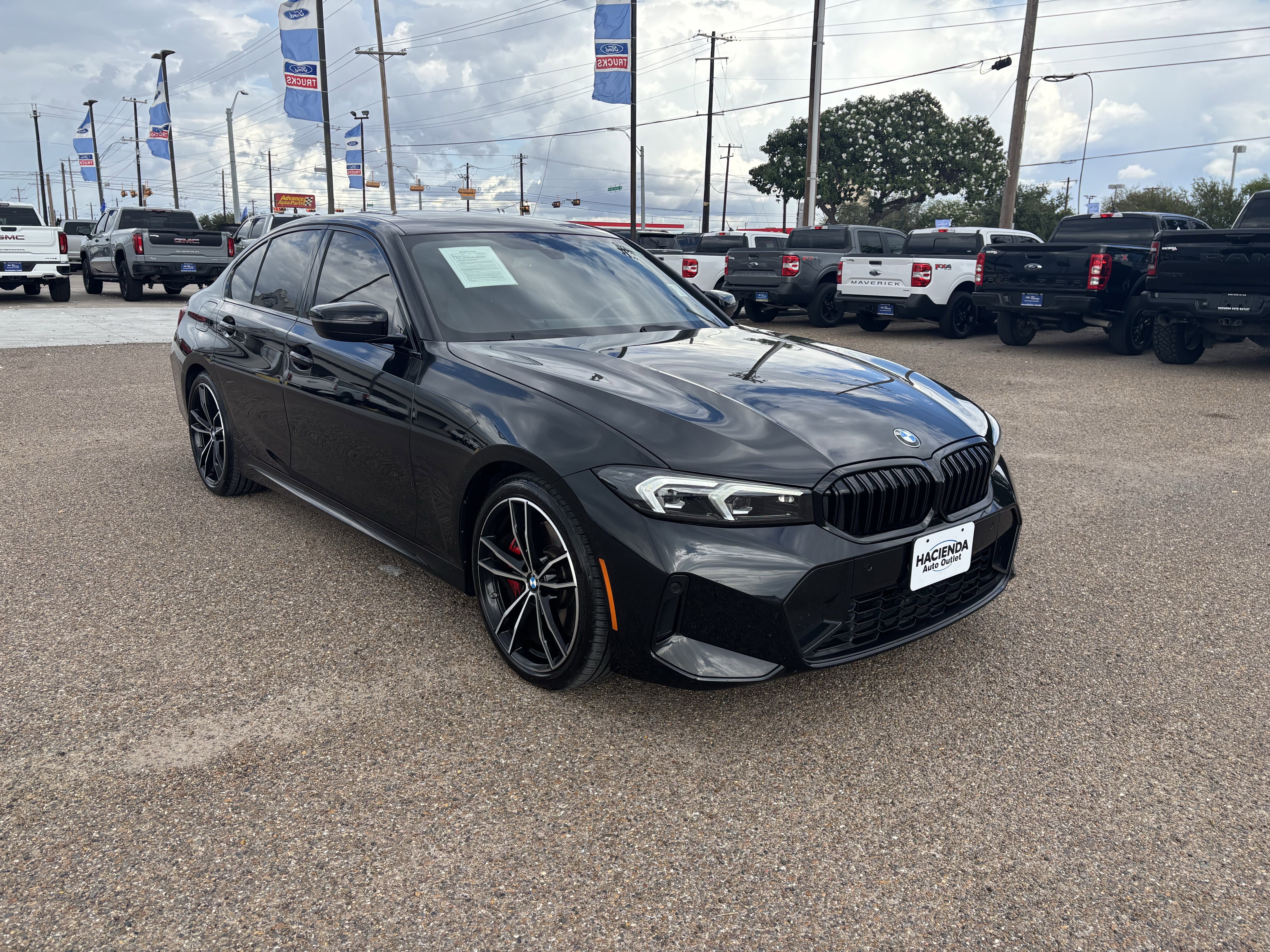 Used 2024 BMW 330i Sedan w/ M Sport Package image 9