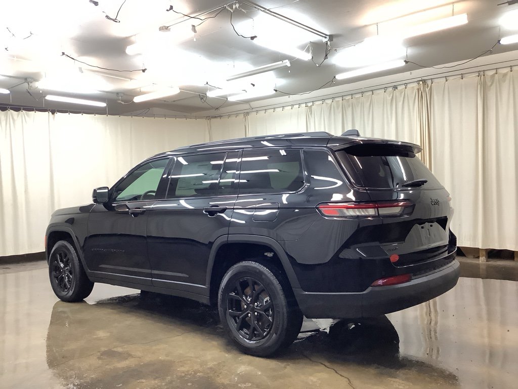 New 2025 Jeep Grand Cherokee L Altitude image 9