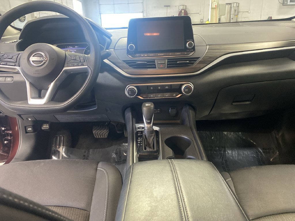 Used 2025 Nissan Altima 2.5 SV FWD image 27