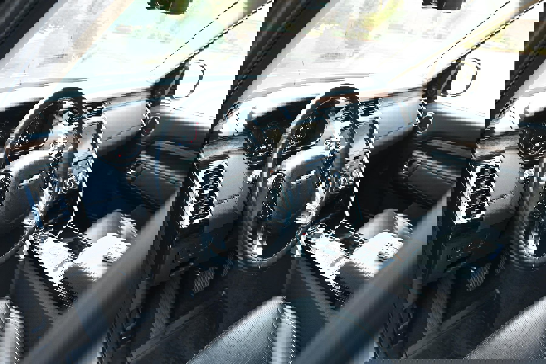 Used 2020 Land Rover Discovery HSE AWD/4WD image 24