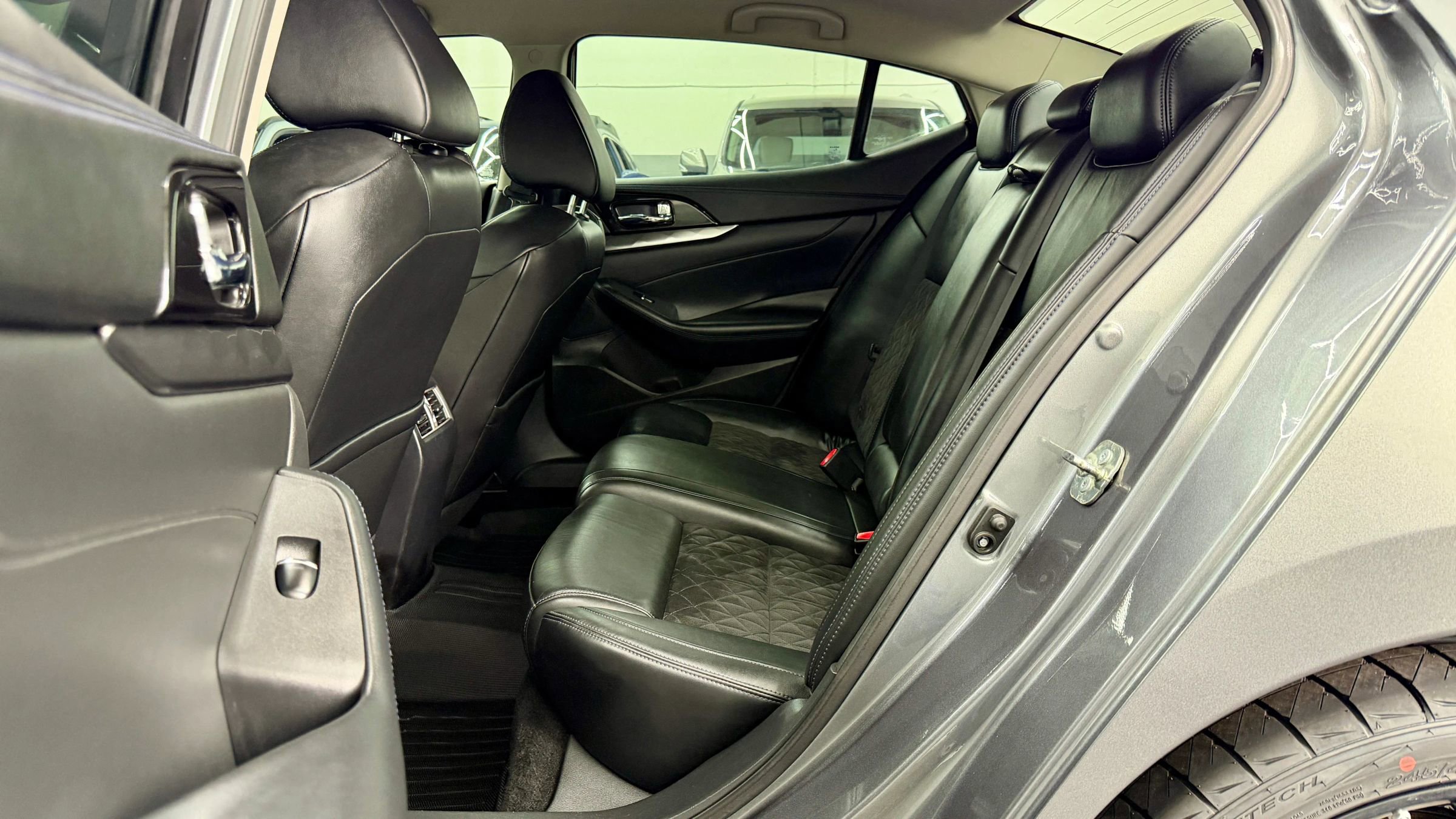 Used 2017 Nissan Maxima SR w/ Midnight Edition image 10