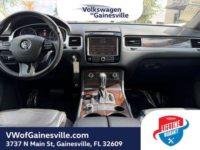 Used 2014 Volkswagen Touareg Executive AWD/4WD image 12