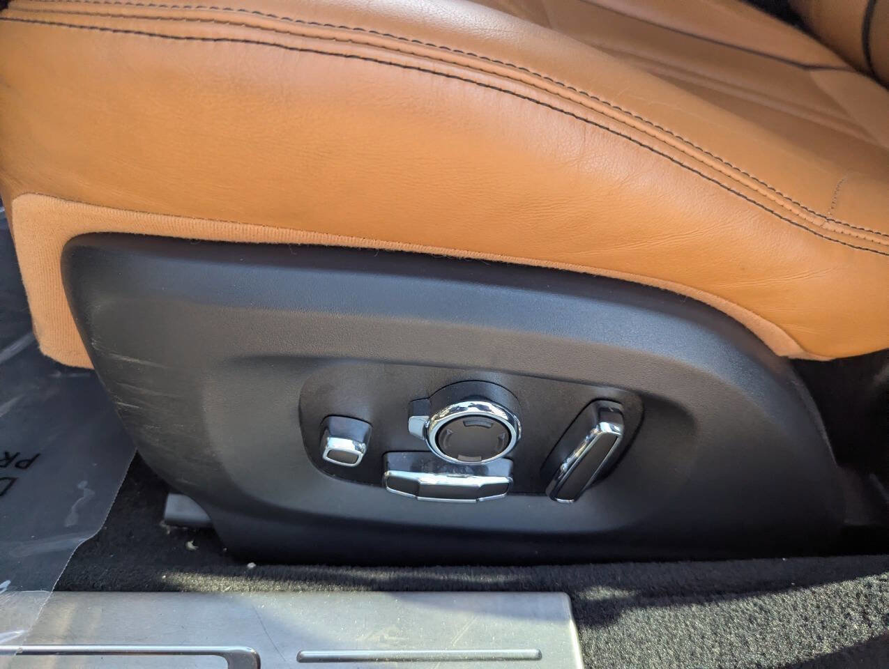 Used 2019 Jaguar XJ R-Sport image 23