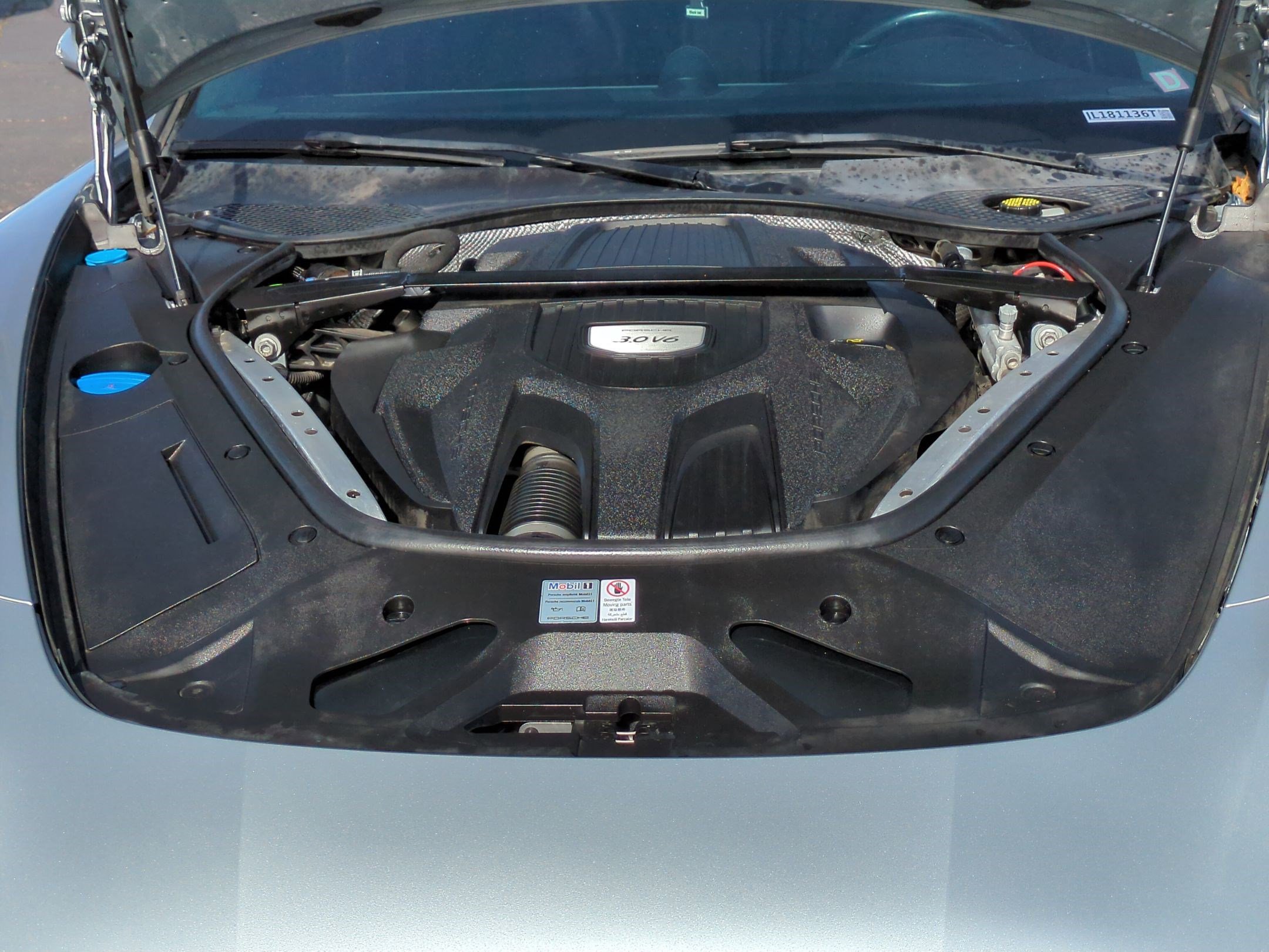 Used 2018 Porsche Panamera 4 image 34