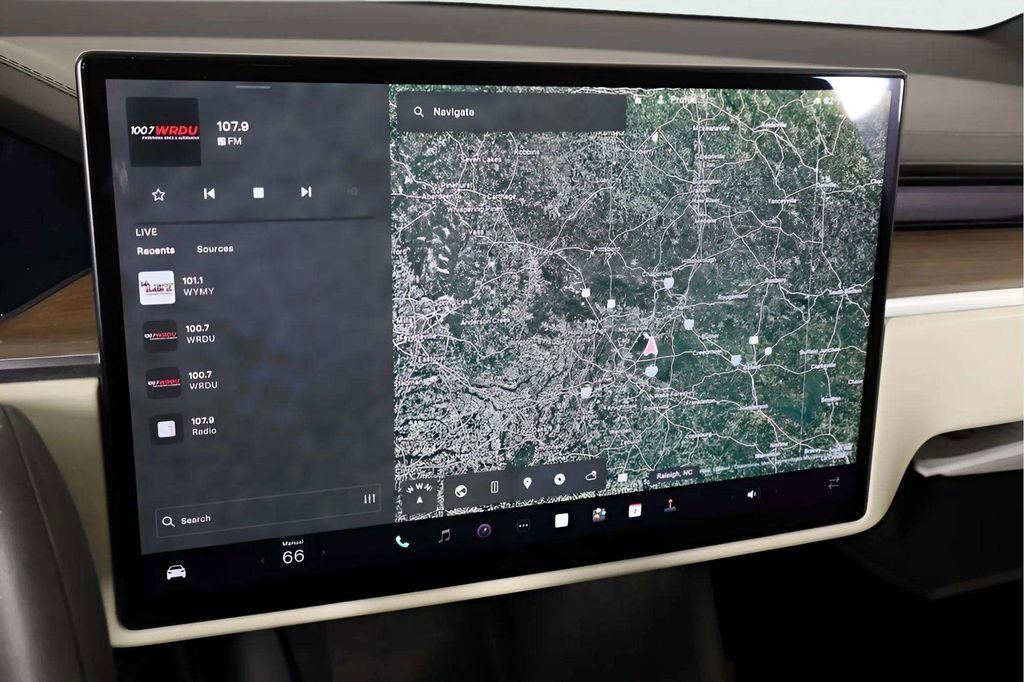 Used 2022 Tesla Model X image 26