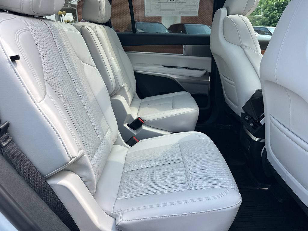 New 2027 Cadillac Vistiq Sport w/ LPO, Floor Liner Package AWD/4WD image 15